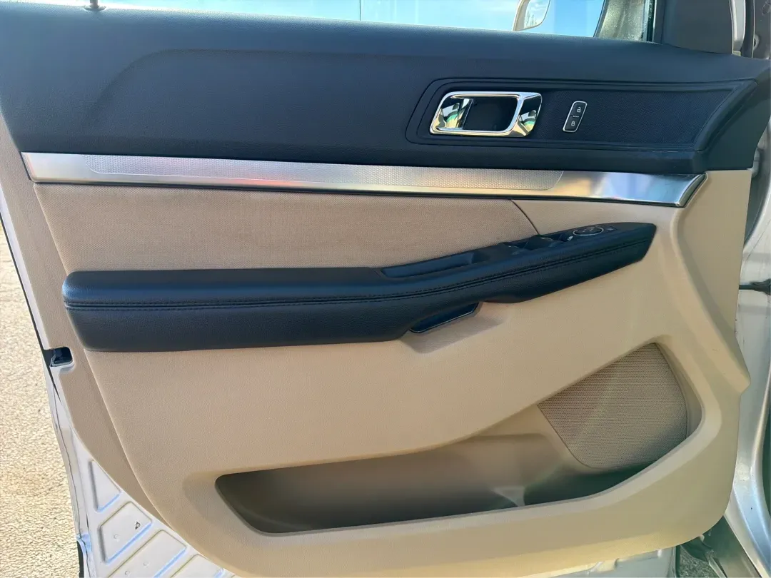 2017 Ford Explorer Base (1FM5K8BH9HG) with an 2.3L L4 DOHC 16V engine, 6A transmission, located at 1099 N County Rd 25A , Troy, OH, 45373, (937) 908-9800, 40.057079, -84.212883 - **Discover Adventure with the 2017 Ford Explorer at Advantage Car and Credit in Piqua, OH!** <br /> <br /> Are you ready to take your family adventures or weekend getaways to the next level? The 2017 Ford Explorer is the perfect companion for those who crave exploration, comfort, and reliability. Wi - Photo#19