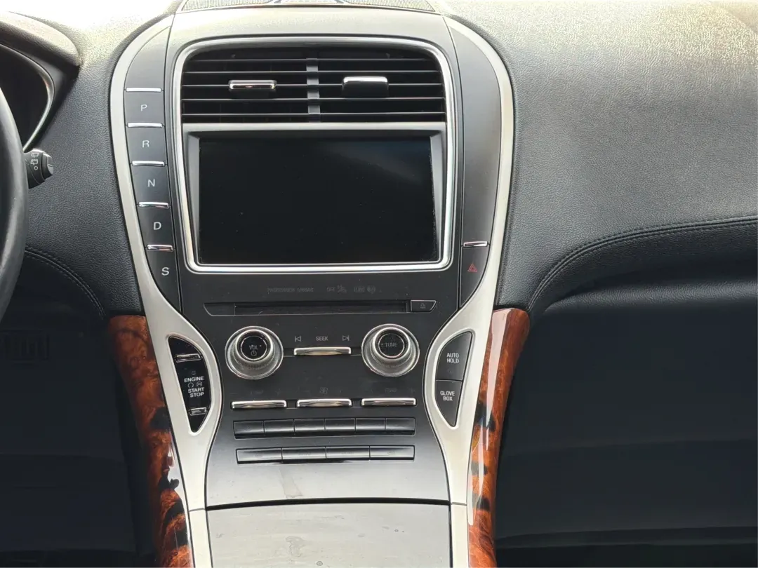 2017 Lincoln MKX Select (2LMPJ6KR7HB) with an 3.7L V6 DOHC 24V engine, 6A transmission, located at 8750 N County Rd 25A, Piqua, OH, 45356, (937) 908-9800, 40.164391, -84.232513 - **Elevate Your Family Adventures with the 2017 Lincoln MKX at Advantage Car and Credit!**<br /> <br /> Are you ready to transform your daily drive into a luxurious experience? The 2017 Lincoln MKX, available now at Advantage Car and Credit in New Carlisle, OH, is the perfect SUV for families and com - Photo#13