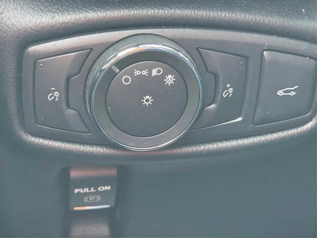 2017 Lincoln MKX Select (2LMPJ6KR7HB) with an 3.7L V6 DOHC 24V engine, 6A transmission, located at 8750 N County Rd 25A, Piqua, OH, 45356, (937) 908-9800, 40.164391, -84.232513 - **Elevate Your Family Adventures with the 2017 Lincoln MKX at Advantage Car and Credit!**<br /> <br /> Are you ready to transform your daily drive into a luxurious experience? The 2017 Lincoln MKX, available now at Advantage Car and Credit in New Carlisle, OH, is the perfect SUV for families and com - Photo#17