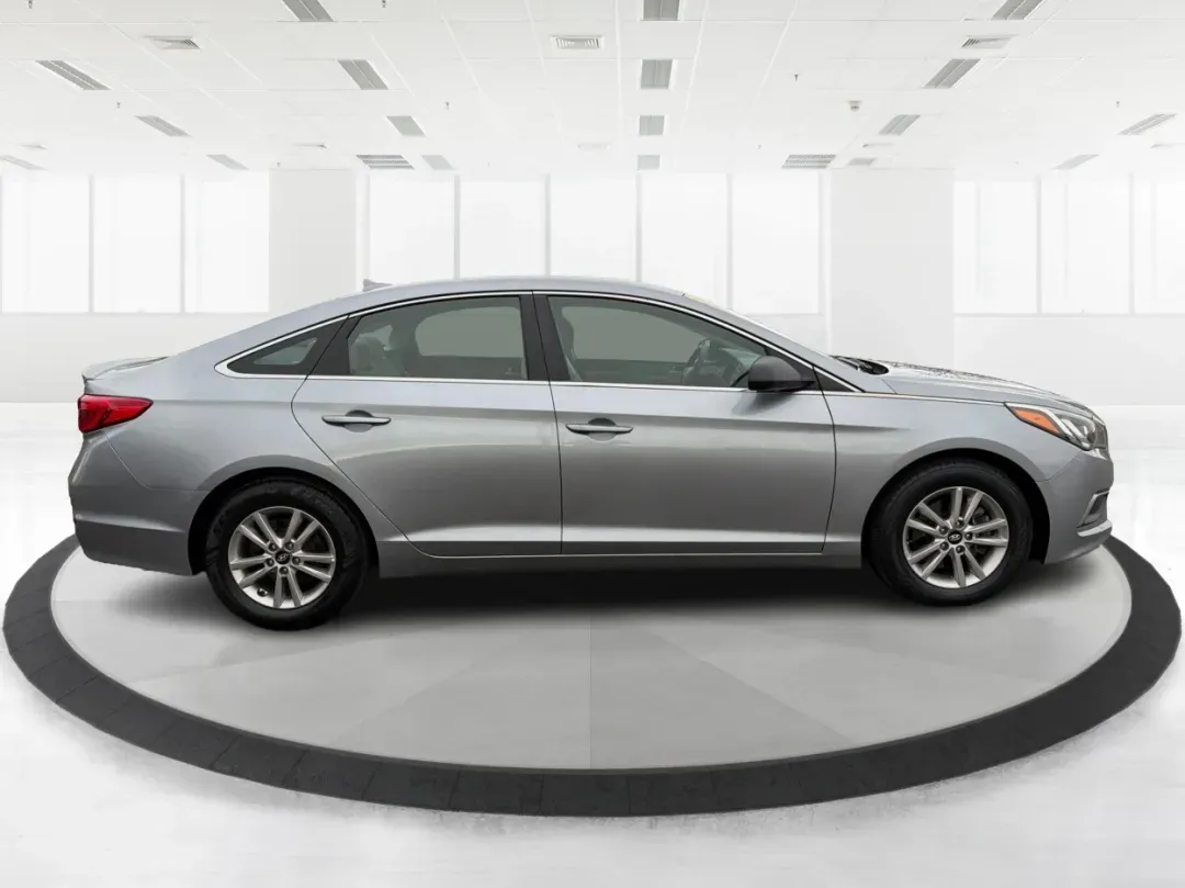 2017 Hyundai Sonata Base (5NPE24AF8HH) with an Other engine, located at 4508 South Dixie Dr, Moraine, OH, 45439, (937) 908-9800, 39.689976, -84.218452 - ### Drive Your Dream: 2017 Hyundai Sonata Perfect for Families and Commuters Alike!<br /> <br /> Looking for a reliable sedan that fits seamlessly into your busy lifestyle? The 2017 Hyundai Sonata is here to make every drive a pleasure, whether you're commuting to work, shuttling kids to soccer pra - Photo#1