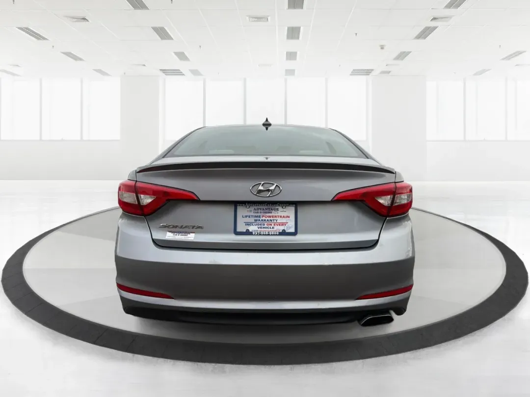 2017 Hyundai Sonata Base (5NPE24AF8HH) with an Other engine, located at 4508 South Dixie Dr, Moraine, OH, 45439, (937) 908-9800, 39.689976, -84.218452 - ### Drive Your Dream: 2017 Hyundai Sonata Perfect for Families and Commuters Alike!<br /> <br /> Looking for a reliable sedan that fits seamlessly into your busy lifestyle? The 2017 Hyundai Sonata is here to make every drive a pleasure, whether you're commuting to work, shuttling kids to soccer pra - Photo#3