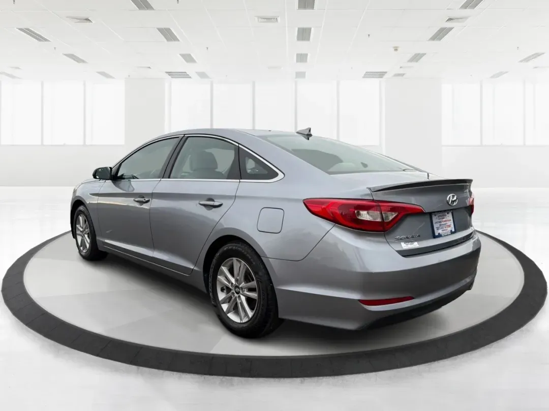 2017 Hyundai Sonata Base (5NPE24AF8HH) with an Other engine, located at 4508 South Dixie Dr, Moraine, OH, 45439, (937) 908-9800, 39.689976, -84.218452 - ### Drive Your Dream: 2017 Hyundai Sonata Perfect for Families and Commuters Alike!<br /> <br /> Looking for a reliable sedan that fits seamlessly into your busy lifestyle? The 2017 Hyundai Sonata is here to make every drive a pleasure, whether you're commuting to work, shuttling kids to soccer pra - Photo#4