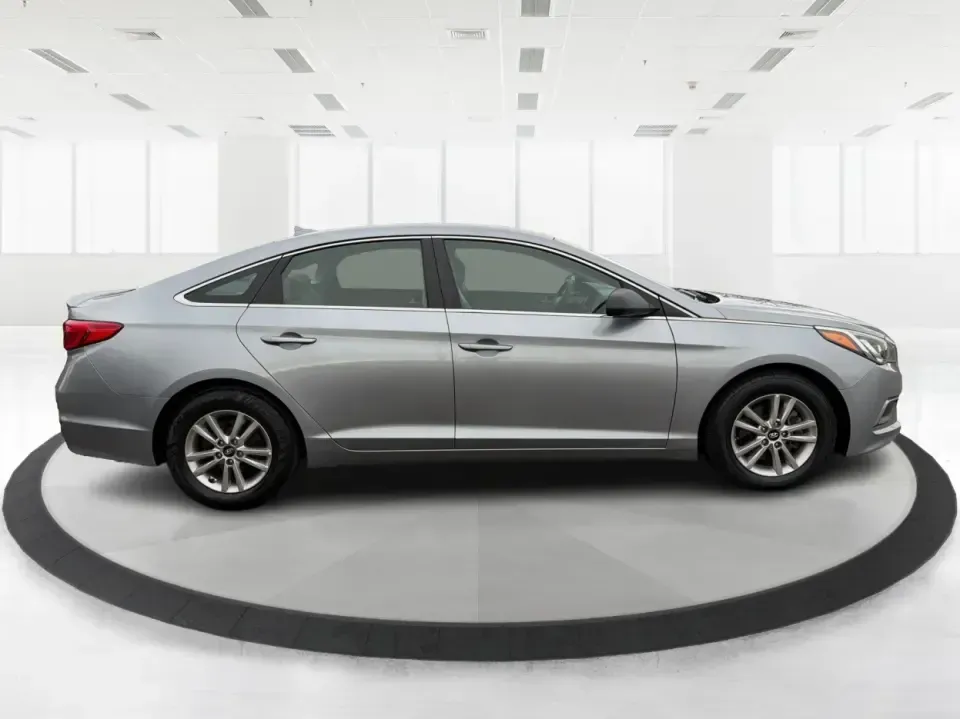 2017 Hyundai Sonata Base (5NPE24AF8HH) with an 2.4L L4 DOHC 16V engine, 7A transmission, located at 880 E. National Road, Vandalia, OH, 45377, (937) 908-9800, 39.891918, -84.183594 - ### Drive Your Dream: 2017 Hyundai Sonata Perfect for Families and Commuters Alike!<br /> <br /> Looking for a reliable sedan that fits seamlessly into your busy lifestyle? The 2017 Hyundai Sonata is here to make every drive a pleasure, whether you're commuting to work, shuttling kids to soccer pra - Photo#1