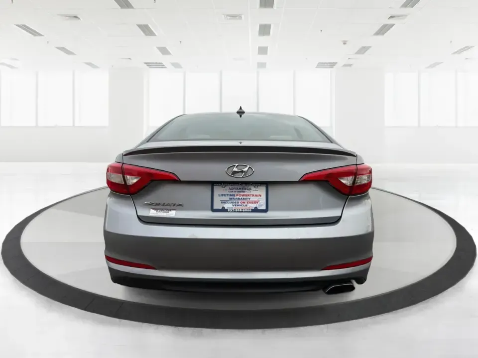 2017 Hyundai Sonata Base (5NPE24AF8HH) with an 2.4L L4 DOHC 16V engine, 7A transmission, located at 880 E. National Road, Vandalia, OH, 45377, (937) 908-9800, 39.891918, -84.183594 - ### Drive Your Dream: 2017 Hyundai Sonata Perfect for Families and Commuters Alike!<br /> <br /> Looking for a reliable sedan that fits seamlessly into your busy lifestyle? The 2017 Hyundai Sonata is here to make every drive a pleasure, whether you're commuting to work, shuttling kids to soccer pra - Photo#3