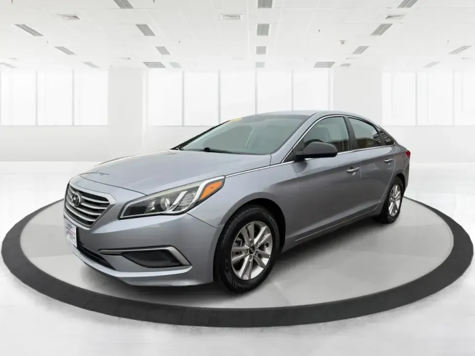 2017 Hyundai Sonata Base (5NPE24AF8HH) with an 2.4L L4 DOHC 16V engine, 7A transmission, located at 880 E. National Road, Vandalia, OH, 45377, (937) 908-9800, 39.891918, -84.183594 - ### Drive Your Dream: 2017 Hyundai Sonata Perfect for Families and Commuters Alike!<br /> <br /> Looking for a reliable sedan that fits seamlessly into your busy lifestyle? The 2017 Hyundai Sonata is here to make every drive a pleasure, whether you're commuting to work, shuttling kids to soccer pra - Photo#8