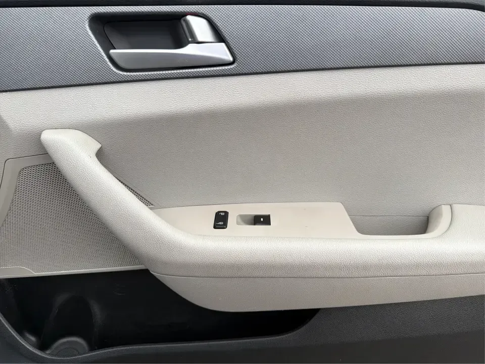 2017 Hyundai Sonata Base (5NPE24AF8HH) with an 2.4L L4 DOHC 16V engine, 7A transmission, located at 880 E. National Road, Vandalia, OH, 45377, (937) 908-9800, 39.891918, -84.183594 - ### Drive Your Dream: 2017 Hyundai Sonata Perfect for Families and Commuters Alike!<br /> <br /> Looking for a reliable sedan that fits seamlessly into your busy lifestyle? The 2017 Hyundai Sonata is here to make every drive a pleasure, whether you're commuting to work, shuttling kids to soccer pra - Photo#18