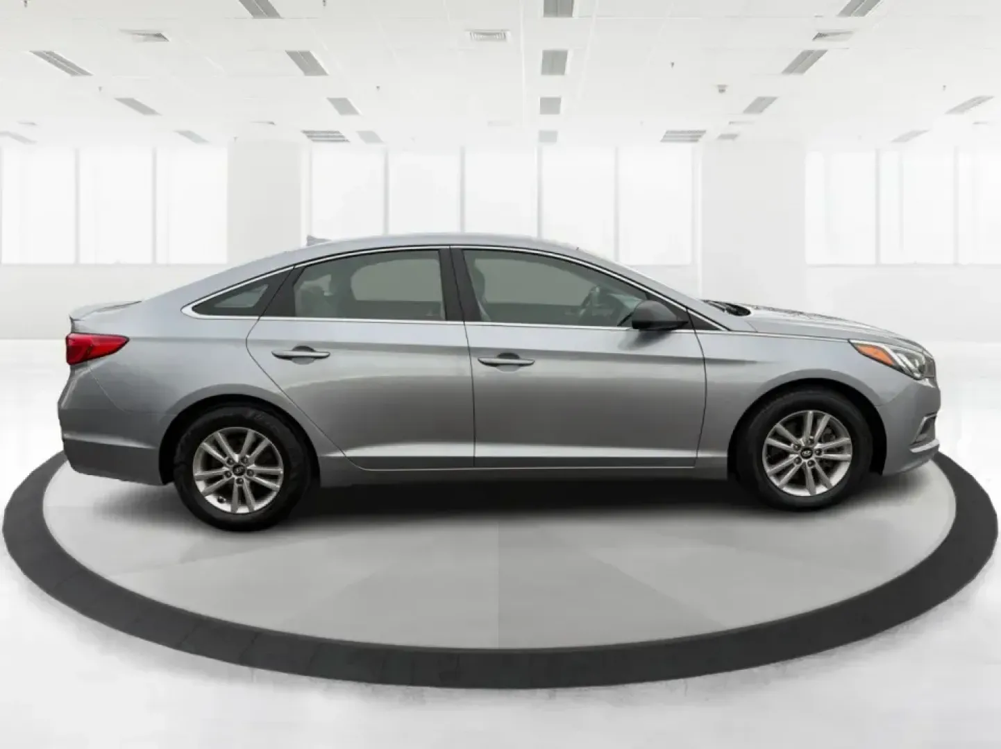 2017 Hyundai Sonata Base (5NPE24AF8HH) with an 2.4L L4 DOHC 16V engine, 7A transmission, located at 8750 N County Rd 25A, Piqua, OH, 45356, (937) 908-9800, 40.164391, -84.232513 - ### Drive Your Dream: 2017 Hyundai Sonata Perfect for Families and Commuters Alike!<br /> <br /> Looking for a reliable sedan that fits seamlessly into your busy lifestyle? The 2017 Hyundai Sonata is here to make every drive a pleasure, whether you're commuting to work, shuttling kids to soccer pra - Photo#1