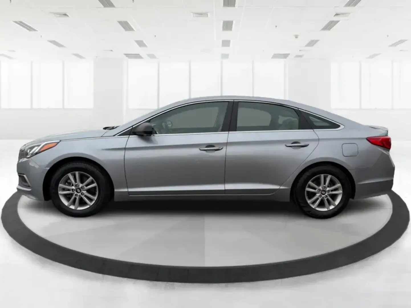 2017 Hyundai Sonata Base (5NPE24AF8HH) with an 2.4L L4 DOHC 16V engine, 7A transmission, located at 8750 N County Rd 25A, Piqua, OH, 45356, (937) 908-9800, 40.164391, -84.232513 - ### Drive Your Dream: 2017 Hyundai Sonata Perfect for Families and Commuters Alike!<br /> <br /> Looking for a reliable sedan that fits seamlessly into your busy lifestyle? The 2017 Hyundai Sonata is here to make every drive a pleasure, whether you're commuting to work, shuttling kids to soccer pra - Photo#5