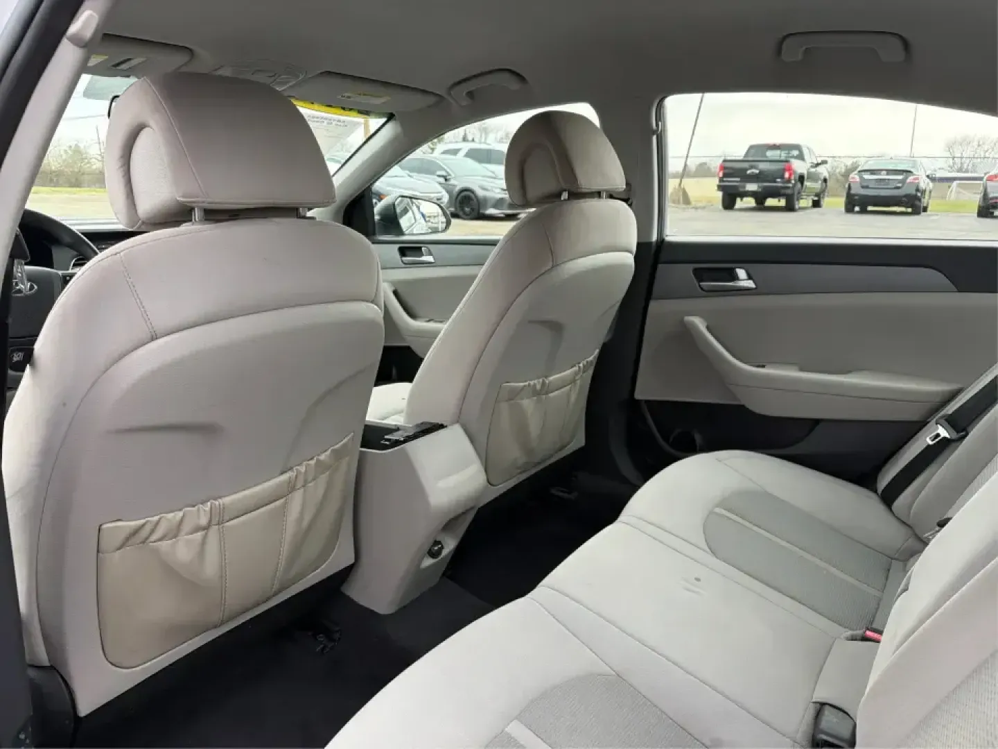 2017 Hyundai Sonata Base (5NPE24AF8HH) with an 2.4L L4 DOHC 16V engine, 7A transmission, located at 8750 N County Rd 25A, Piqua, OH, 45356, (937) 908-9800, 40.164391, -84.232513 - ### Drive Your Dream: 2017 Hyundai Sonata Perfect for Families and Commuters Alike!<br /> <br /> Looking for a reliable sedan that fits seamlessly into your busy lifestyle? The 2017 Hyundai Sonata is here to make every drive a pleasure, whether you're commuting to work, shuttling kids to soccer pra - Photo#10