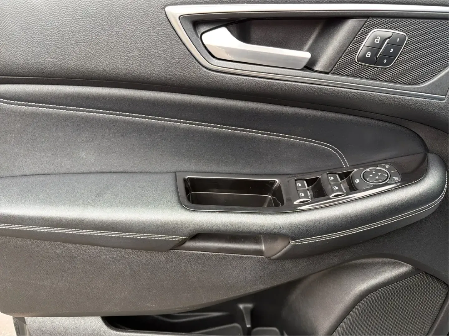 2017 Ford Edge Titanium (2FMPK4K92HB) with an 2.0L L4 DOHC 16V engine, 6A transmission, located at 4508 South Dixie Dr, Moraine, OH, 45439, (937) 908-9800, 39.689976, -84.218452 - **Unleash Adventure with the 2017 Ford Edge Titanium at Advantage Car and Credit Moraine! Experience Comfort, Style, and Affordability!**<br /> <br /> Are you searching for the perfect SUV to enhance your family adventures or accommodate your daily commute in style? Look no further than this stunni - Photo#19