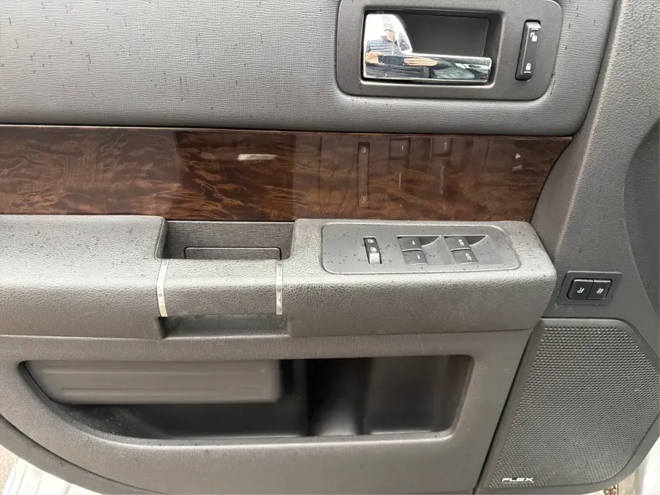 2016 Ford Flex Limited (2FMHK6D8XGB) with an 3.5L V-6 DOHC engine, 6A transmission, located at 1099 N County Rd 25A , Troy, OH, 45373, (937) 908-9800, 40.057079, -84.212883 - **Adventure Awaits with the 2016 Ford Flex Limited Perfect for Family Road Trips!**<br /> <br /> Looking for the ideal family vehicle that combines spaciousness, comfort, and reliability? At Advantage Car and Credit in Troy, OH, we present the 2016 Ford Flex Limited, an SUV designed for all your fa - Photo#19