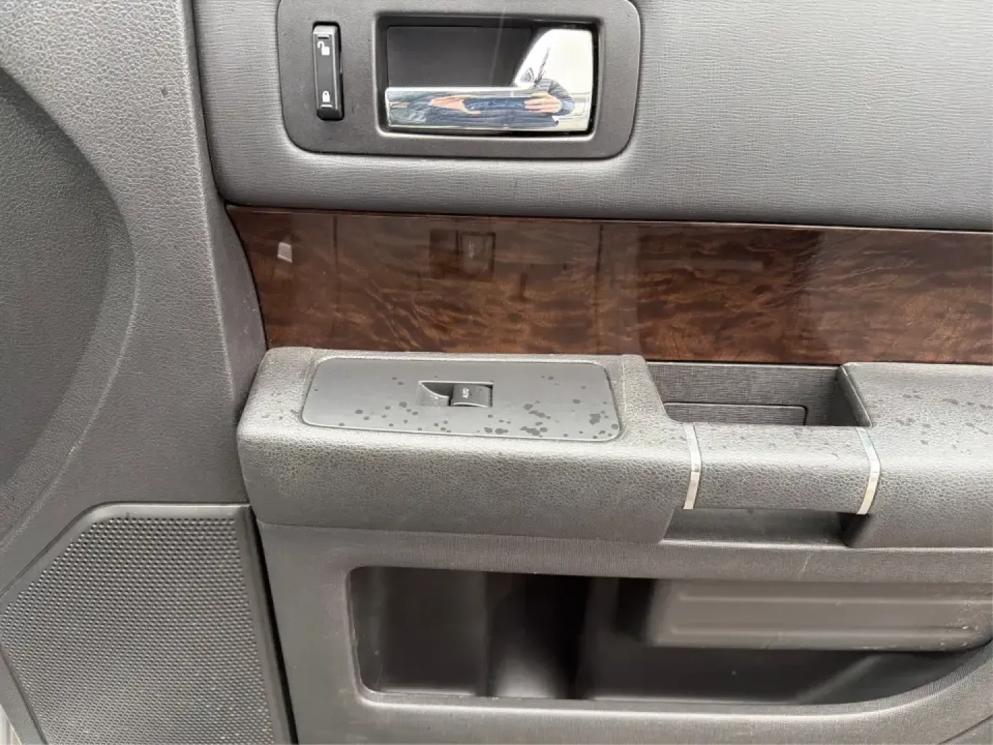 2016 Ford Flex Limited (2FMHK6D8XGB) with an 3.5L V-6 DOHC engine, 6A transmission, located at 1099 N County Rd 25A , Troy, OH, 45373, (937) 908-9800, 40.057079, -84.212883 - **Adventure Awaits with the 2016 Ford Flex Limited Perfect for Family Road Trips!**<br /> <br /> Looking for the ideal family vehicle that combines spaciousness, comfort, and reliability? At Advantage Car and Credit in Troy, OH, we present the 2016 Ford Flex Limited, an SUV designed for all your fa - Photo#20