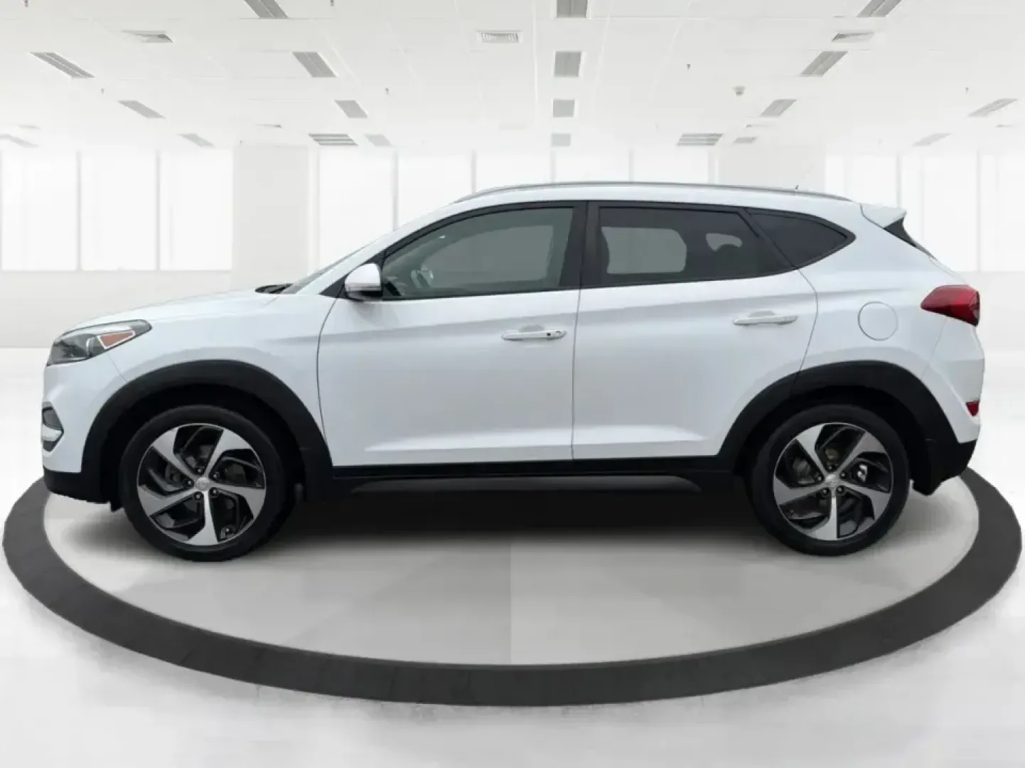 2016 Hyundai Tucson Sport (KM8J3CA26GU) with an 1.6L I-4 gasoline direct injection engine, 7A transmission, located at 1184 Kauffman Ave, Fairborn, OH, 45324, (937) 908-9800, 39.807072, -84.030914 - Discover a world of adventure with the 2016 Hyundai Tucson Sport, the perfect SUV for active families and weekend explorers alike! With its stylish Dazzling White exterior and spacious interior, this vehicle is designed for those who crave both comfort and versatility. Whether you're navigating thro - Photo#5