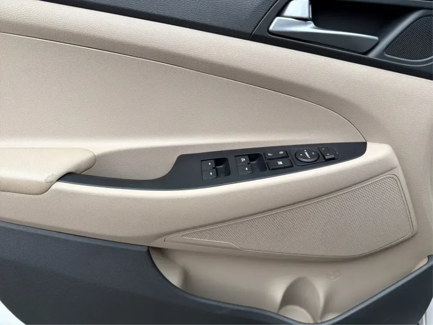 2016 Hyundai Tucson Sport (KM8J3CA26GU) with an 1.6L I-4 gasoline direct injection engine, 7A transmission, located at 1184 Kauffman Ave, Fairborn, OH, 45324, (937) 908-9800, 39.807072, -84.030914 - Discover a world of adventure with the 2016 Hyundai Tucson Sport, the perfect SUV for active families and weekend explorers alike! With its stylish Dazzling White exterior and spacious interior, this vehicle is designed for those who crave both comfort and versatility. Whether you're navigating thro - Photo#18