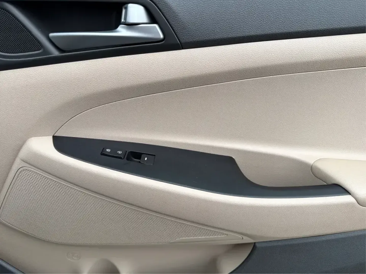 2016 Hyundai Tucson Sport (KM8J3CA26GU) with an 1.6L I-4 gasoline direct injection engine, 7A transmission, located at 1184 Kauffman Ave, Fairborn, OH, 45324, (937) 908-9800, 39.807072, -84.030914 - Discover a world of adventure with the 2016 Hyundai Tucson Sport, the perfect SUV for active families and weekend explorers alike! With its stylish Dazzling White exterior and spacious interior, this vehicle is designed for those who crave both comfort and versatility. Whether you're navigating thro - Photo#19