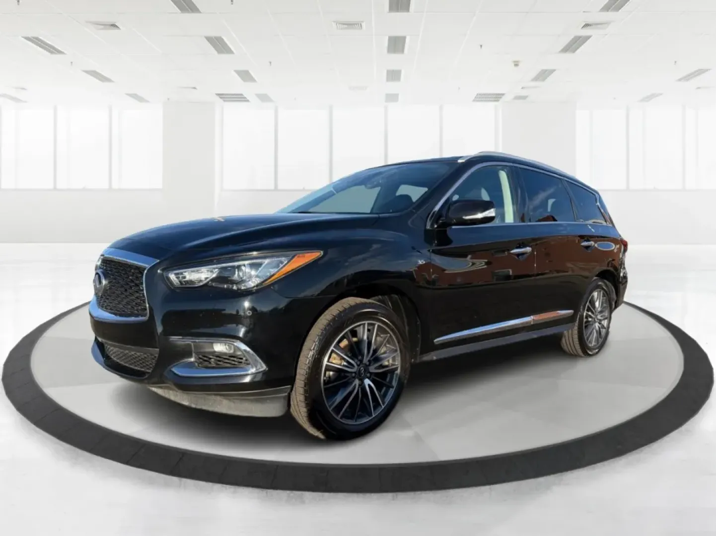 2019 Infiniti QX60 LUXE (5N1DL0MM2KC) with an VQ 3.5L V-6 gasoline direct injection engine, located at 1951 S Dayton Lakeview Rd., New Carlisle, OH, 45344, (937) 908-9800, 39.890999, -84.050255 - **Discover Your Next Adventure with the 2019 Infiniti QX60 at Advantage Car and Credit - Piqua!**<br /> <br /> Are you ready to elevate your family's weekend getaways or daily commutes? The 2019 Infiniti QX60 is the perfect blend of luxury, space, and performance, designed for families, adventure se - Photo#8