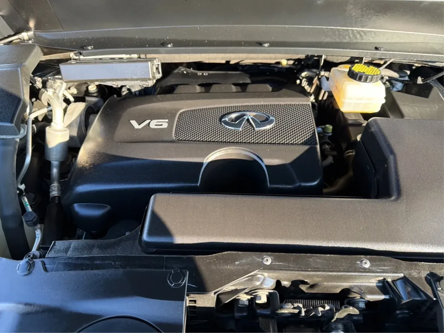 2019 Infiniti QX60 LUXE (5N1DL0MM2KC) with an VQ 3.5L V-6 gasoline direct injection engine, located at 1951 S Dayton Lakeview Rd., New Carlisle, OH, 45344, (937) 908-9800, 39.890999, -84.050255 - **Discover Your Next Adventure with the 2019 Infiniti QX60 at Advantage Car and Credit - Piqua!**<br /> <br /> Are you ready to elevate your family's weekend getaways or daily commutes? The 2019 Infiniti QX60 is the perfect blend of luxury, space, and performance, designed for families, adventure se - Photo#11