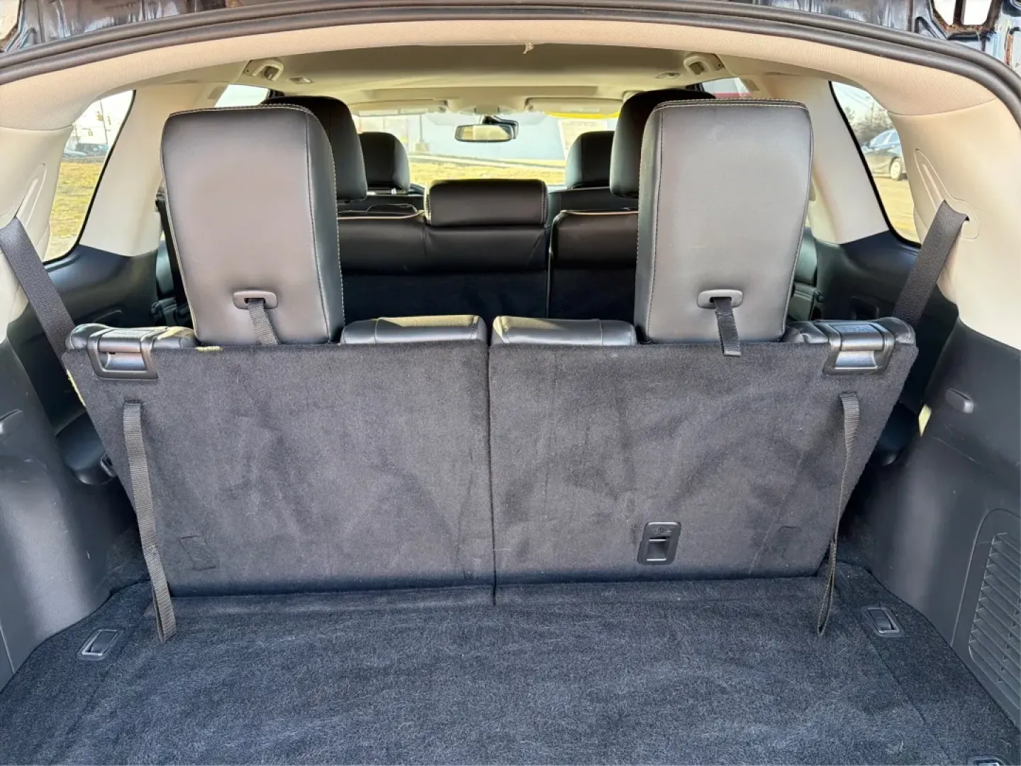 2019 Infiniti QX60 LUXE (5N1DL0MM2KC) with an VQ 3.5L V-6 gasoline direct injection engine, located at 1951 S Dayton Lakeview Rd., New Carlisle, OH, 45344, (937) 908-9800, 39.890999, -84.050255 - **Discover Your Next Adventure with the 2019 Infiniti QX60 at Advantage Car and Credit - Piqua!**<br /> <br /> Are you ready to elevate your family's weekend getaways or daily commutes? The 2019 Infiniti QX60 is the perfect blend of luxury, space, and performance, designed for families, adventure se - Photo#12