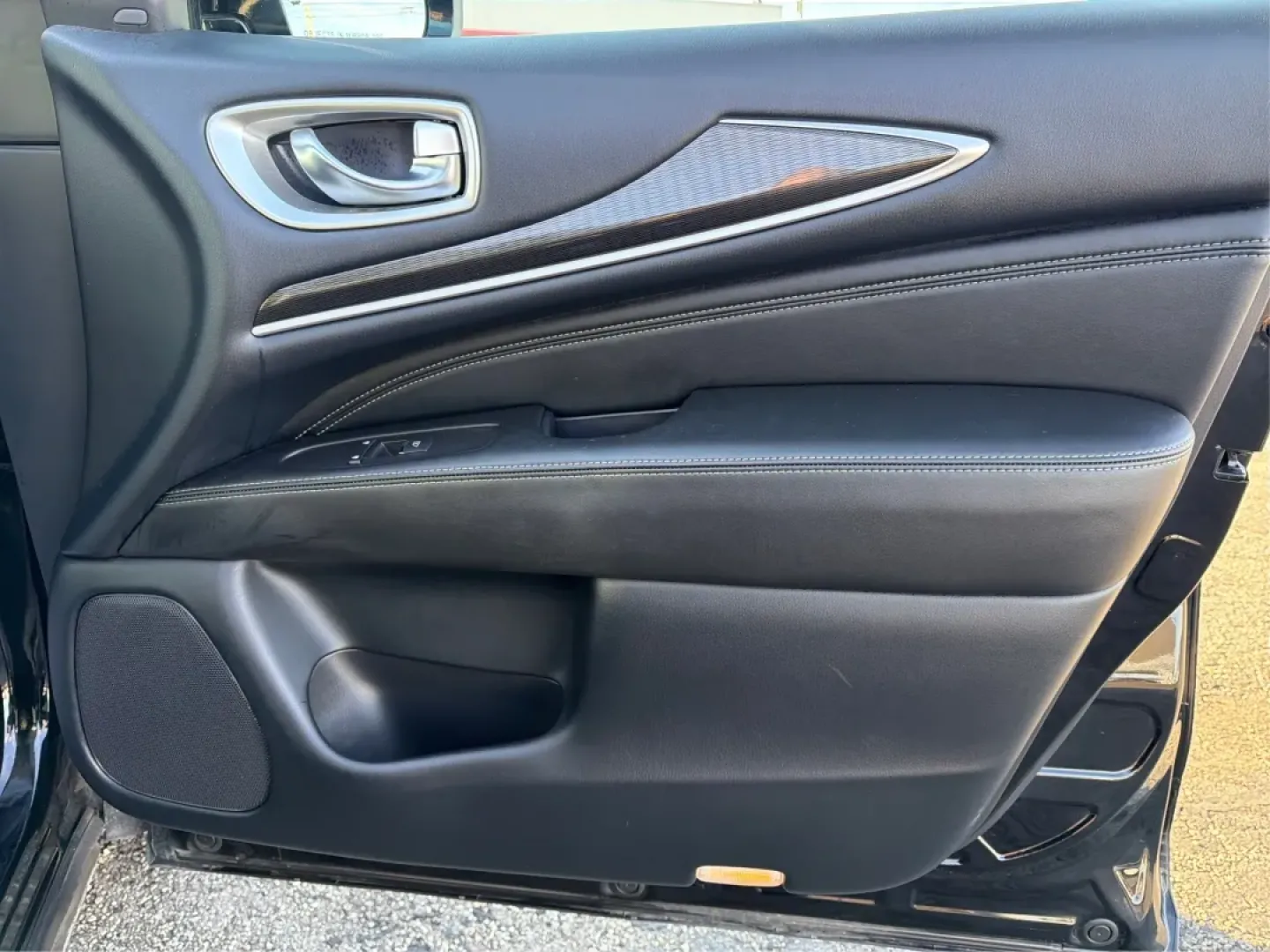 2019 Infiniti QX60 LUXE (5N1DL0MM2KC) with an VQ 3.5L V-6 gasoline direct injection engine, located at 1951 S Dayton Lakeview Rd., New Carlisle, OH, 45344, (937) 908-9800, 39.890999, -84.050255 - **Discover Your Next Adventure with the 2019 Infiniti QX60 at Advantage Car and Credit - Piqua!**<br /> <br /> Are you ready to elevate your family's weekend getaways or daily commutes? The 2019 Infiniti QX60 is the perfect blend of luxury, space, and performance, designed for families, adventure se - Photo#20