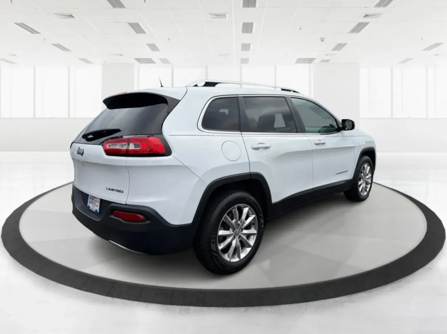 2016 Jeep Cherokee Limited (1C4PJMDB4GW) with an Other engine, located at 401 Woodman Dr, Riverside, OH, 45431, (937) 908-9800, 39.760899, -84.123421 - **Explore Adventure with the 2016 Jeep Cherokee Limited Your Ultimate Crossover Companion!**<br /> <br /> Are you ready to elevate your lifestyle with a vehicle that adapts to your needs? The 2016 Jeep Cherokee Limited is the perfect blend of comfort, style, and versatility, making it an ideal choi - Photo#2