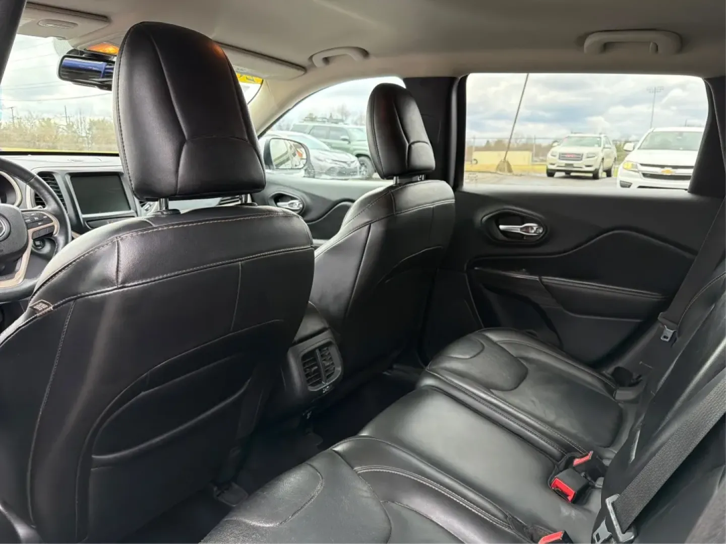 2016 Jeep Cherokee Limited (1C4PJMDB4GW) with an Other engine, located at 401 Woodman Dr, Riverside, OH, 45431, (937) 908-9800, 39.760899, -84.123421 - **Explore Adventure with the 2016 Jeep Cherokee Limited Your Ultimate Crossover Companion!**<br /> <br /> Are you ready to elevate your lifestyle with a vehicle that adapts to your needs? The 2016 Jeep Cherokee Limited is the perfect blend of comfort, style, and versatility, making it an ideal choi - Photo#10