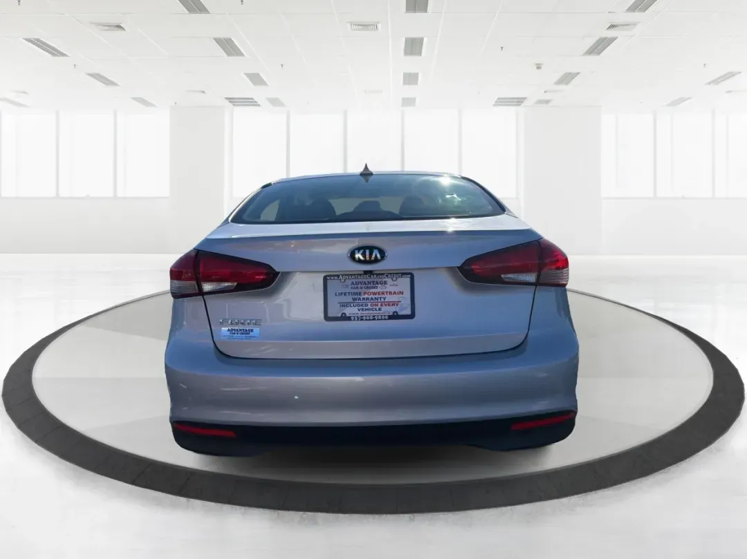2018 Kia Forte LX (3KPFK4A72JE) with an 2L I-4 DOHC engine, located at 1230 East Main St, Xenia, OH, 45385, (937) 908-9800, 39.688026, -83.910172 - 2018 Kia Forte LX - Photo#3
