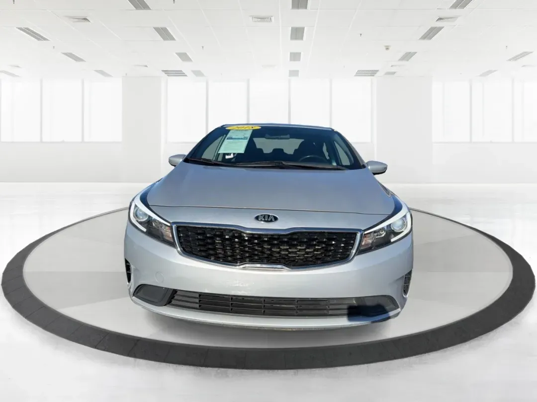 2018 Kia Forte LX (3KPFK4A72JE) with an 2L I-4 DOHC engine, located at 1230 East Main St, Xenia, OH, 45385, (937) 908-9800, 39.688026, -83.910172 - 2018 Kia Forte LX - Photo#7