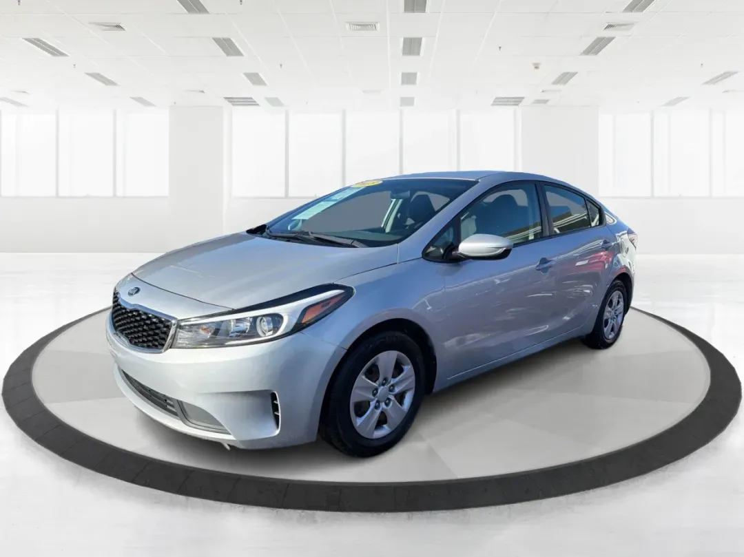 2018 Kia Forte LX (3KPFK4A72JE) with an 2L I-4 DOHC engine, located at 1230 East Main St, Xenia, OH, 45385, (937) 908-9800, 39.688026, -83.910172 - 2018 Kia Forte LX - Photo#8