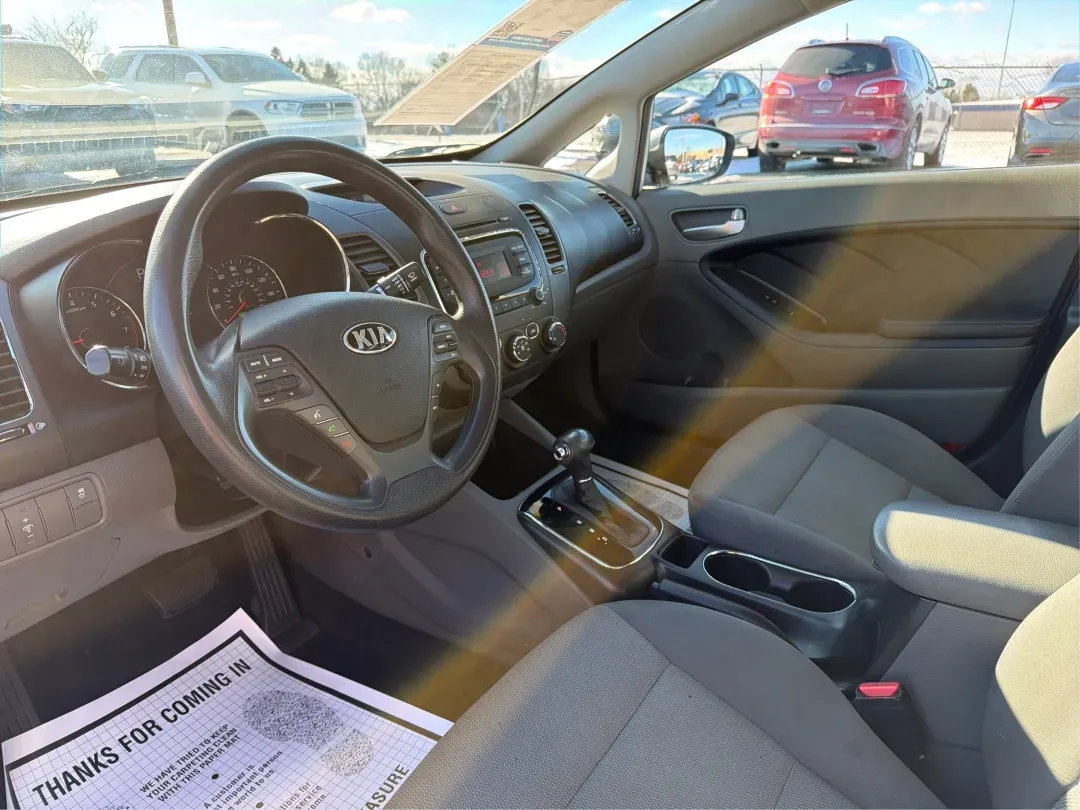 2018 Kia Forte LX (3KPFK4A72JE) with an 2L I-4 DOHC engine, located at 1230 East Main St, Xenia, OH, 45385, (937) 908-9800, 39.688026, -83.910172 - 2018 Kia Forte LX - Photo#9