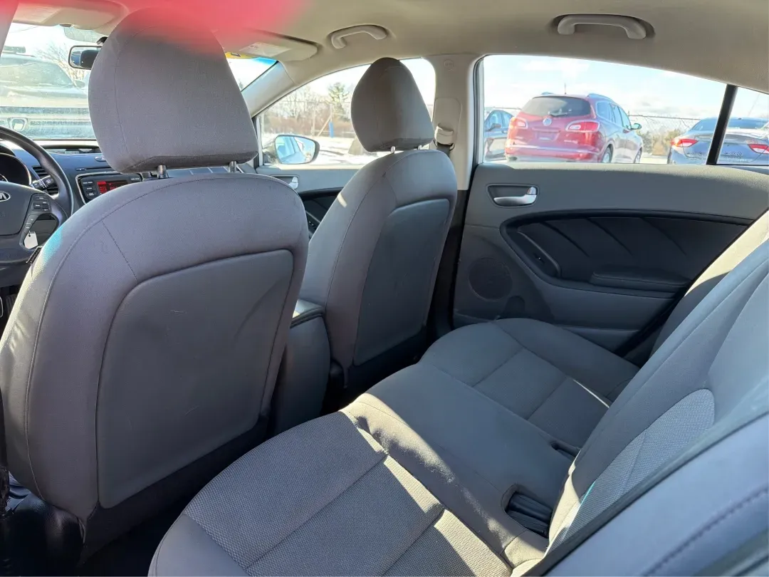 2018 Kia Forte LX (3KPFK4A72JE) with an 2L I-4 DOHC engine, located at 1230 East Main St, Xenia, OH, 45385, (937) 908-9800, 39.688026, -83.910172 - 2018 Kia Forte LX - Photo#10