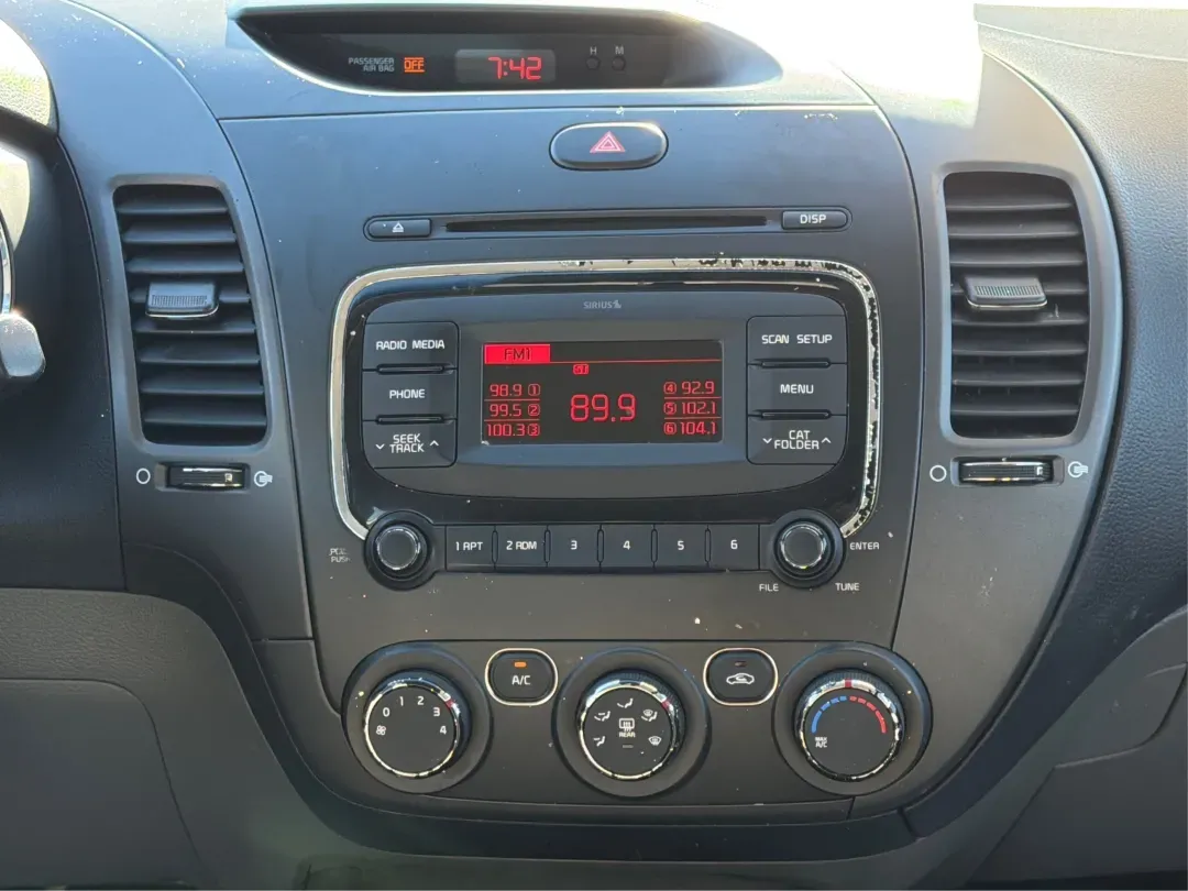 2018 Kia Forte LX (3KPFK4A72JE) with an 2L I-4 DOHC engine, located at 1230 East Main St, Xenia, OH, 45385, (937) 908-9800, 39.688026, -83.910172 - 2018 Kia Forte LX - Photo#13