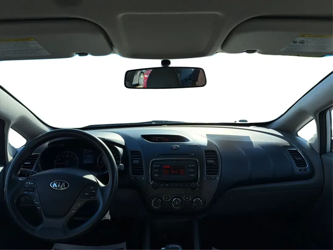 2018 Kia Forte LX (3KPFK4A72JE) with an 2L I-4 DOHC engine, located at 1230 East Main St, Xenia, OH, 45385, (937) 908-9800, 39.688026, -83.910172 - 2018 Kia Forte LX - Photo#19