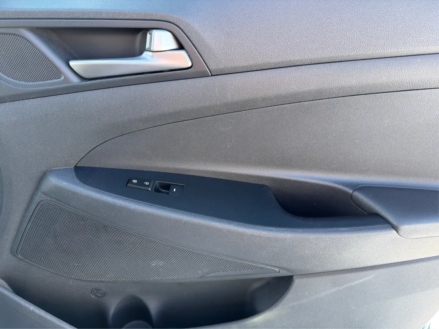 2018 Hyundai Tucson SEL (KM8J3CA43JU) with an Nu 2L I-4 gasoline direct injection engine, located at 8750 N County Rd 25A, Piqua, OH, 45356, (937) 908-9800, 40.164391, -84.232513 - Are you ready to elevate your adventures? Whether you're a growing family in need of a reliable SUV or a commuter looking for comfort on long drives, this 2018 Hyundai Tucson SEL is your ticket to a life filled with experiences. Discover the perfect blend of performance, safety, and technology at Ad - Photo#19