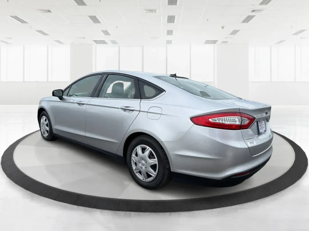 2014 Ford Fusion S (3FA6P0G70ER) with an 2.5L L4 DOHC 16V engine, located at 1951 S Dayton Lakeview Rd., New Carlisle, OH, 45344, (937) 908-9800, 39.890999, -84.050255 - 2014 Ford Fusion S - Photo#4