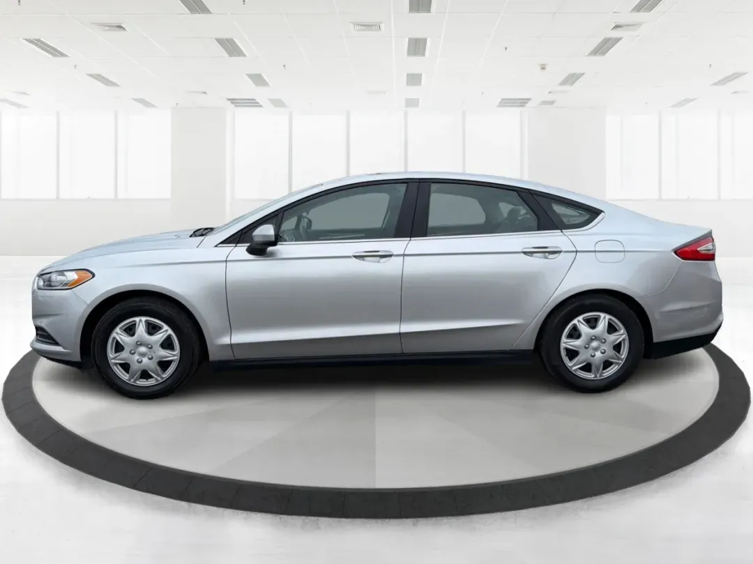 2014 Ford Fusion S (3FA6P0G70ER) with an 2.5L L4 DOHC 16V engine, located at 1951 S Dayton Lakeview Rd., New Carlisle, OH, 45344, (937) 908-9800, 39.890999, -84.050255 - 2014 Ford Fusion S - Photo#5