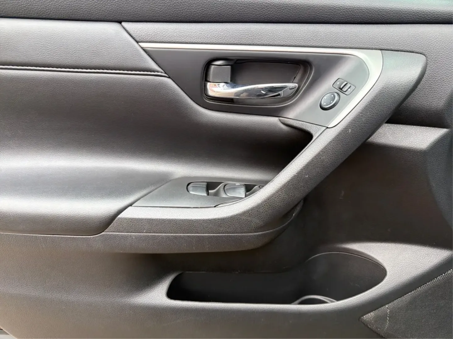 2015 Nissan Altima 2.5 S (1N4AL3AP8FC) with an 2.5L I-4 DOHC engine, located at 1184 Kauffman Ave, Fairborn, OH, 45324, (937) 908-9800, 39.807072, -84.030914 - ### Drive Your Future with Confidence: 2015 Nissan Altima at Advantage Car and Credit - Fairborn<br /> <br /> Are you looking for a reliable sedan that balances comfort, efficiency, and style? Look no further than the 2015 Nissan Altima 2.5 S, a perfect choice for daily commuters, growing families, - Photo#18