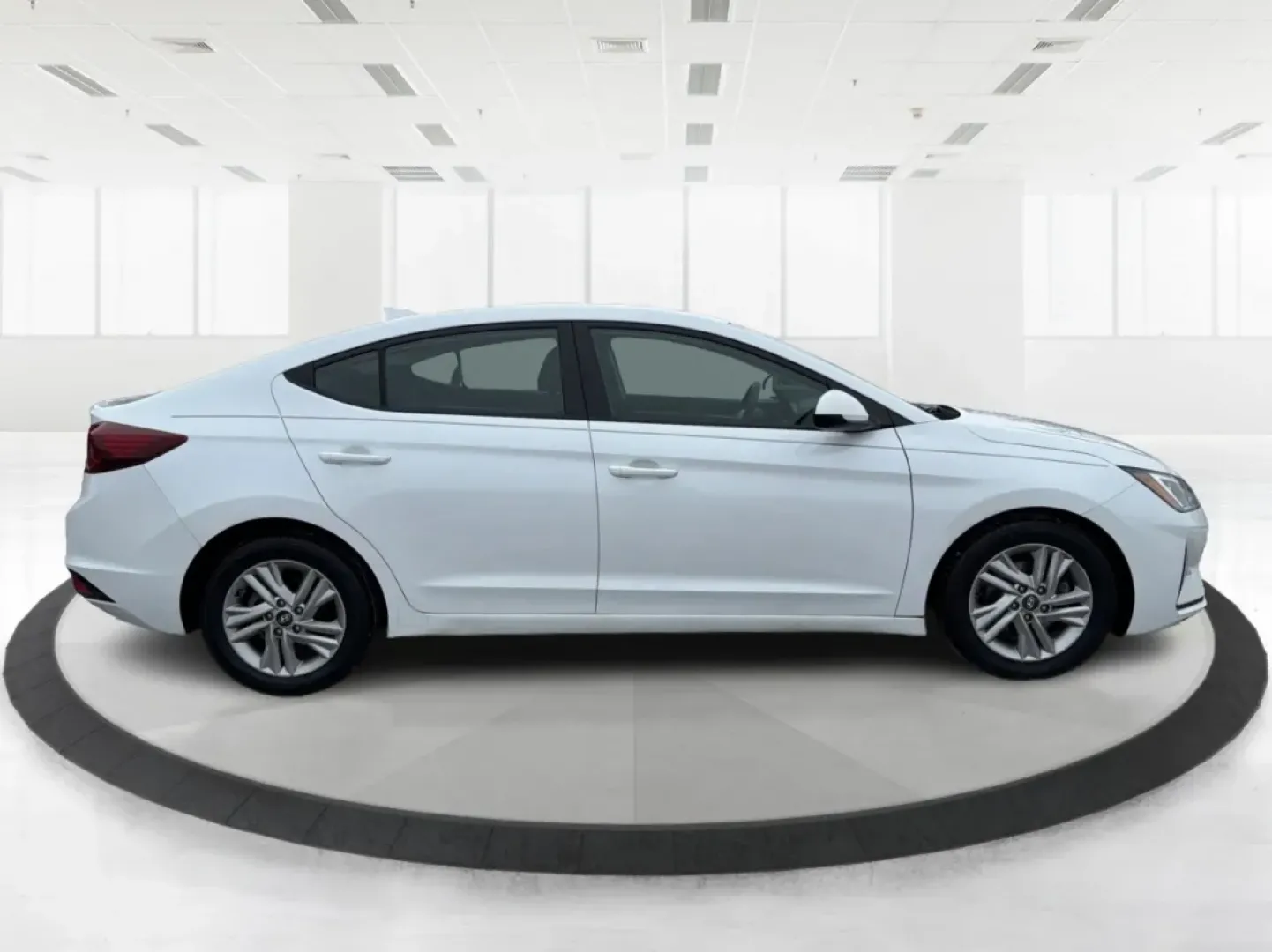 2020 Hyundai Elantra SEL (5NPD84LF8LH) with an Nu 2L I-4 DOHC engine, 6A transmission, located at 880 E. National Road, Vandalia, OH, 45377, (937) 908-9800, 39.891918, -84.183594 - Are you ready to elevate your everyday driving experience? Look no further than this stunning 2020 Hyundai Elantra SEL, the perfect sedan for commuters, growing families, or anyone seeking a stylish ride that won't break the bank. Whether you're navigating the bustling streets of Vandalia or embarki - Photo#1