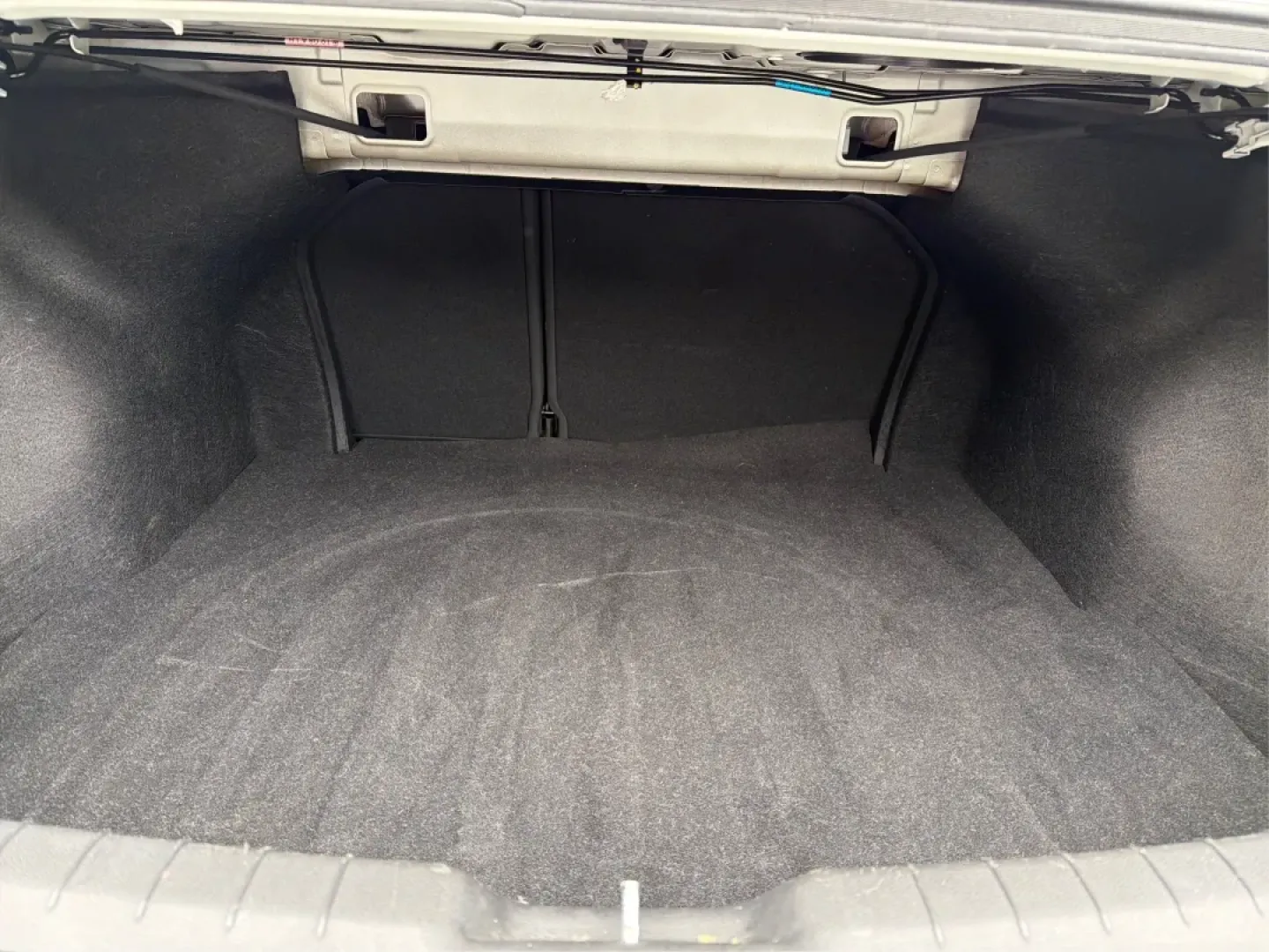 2020 Hyundai Elantra SEL (5NPD84LF8LH) with an Nu 2L I-4 DOHC engine, 6A transmission, located at 880 E. National Road, Vandalia, OH, 45377, (937) 908-9800, 39.891918, -84.183594 - Are you ready to elevate your everyday driving experience? Look no further than this stunning 2020 Hyundai Elantra SEL, the perfect sedan for commuters, growing families, or anyone seeking a stylish ride that won't break the bank. Whether you're navigating the bustling streets of Vandalia or embarki - Photo#12