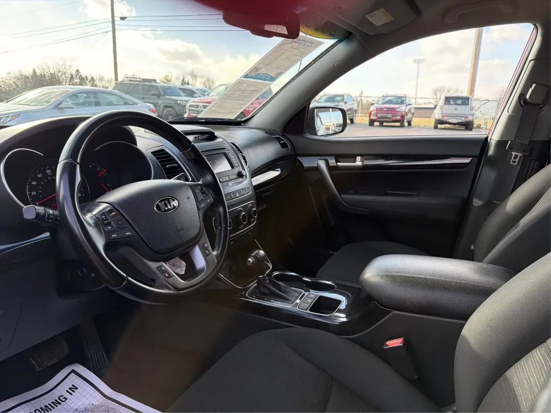 2015 Kia Sorento LX (5XYKT4A61FG) with an 2.4L I-4 gasoline direct injection engine, located at 401 Woodman Dr, Riverside, OH, 45431, (937) 908-9800, 39.760899, -84.123421 - **Experience Adventure with the 2015 Kia Sorento at Advantage Car and Credit - Riverside!**<br /> <br /> Are you ready to elevate your family's weekend getaways or daily commutes? Look no further than this stunning 2015 Kia Sorento LX, available at Advantage Car and Credit in Riverside, OH. This ver - Photo#9