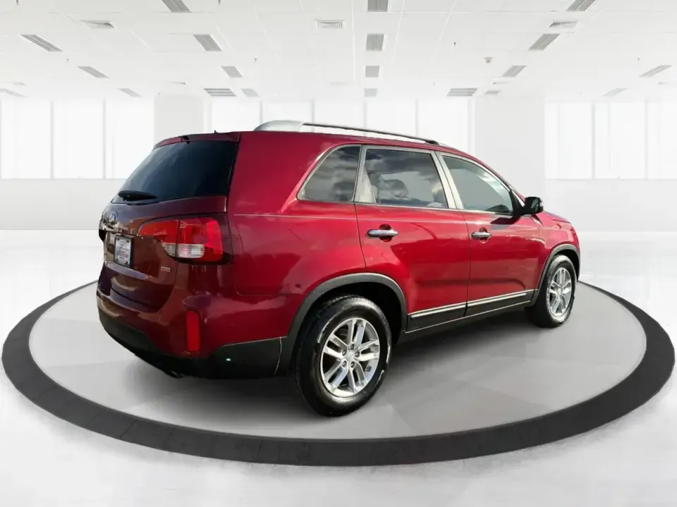 2015 Kia Sorento LX (5XYKT4A61FG) with an 2.4L I-4 gasoline direct injection engine, 6-Speed Automatic transmission, located at 401 Woodman Dr, Riverside, OH, 45431, (937) 908-9800, 39.760899, -84.123421 - **Experience Adventure with the 2015 Kia Sorento at Advantage Car and Credit - Riverside!**<br /> <br /> Are you ready to elevate your family's weekend getaways or daily commutes? Look no further than this stunning 2015 Kia Sorento LX, available at Advantage Car and Credit in Riverside, OH. This ver - Photo#2