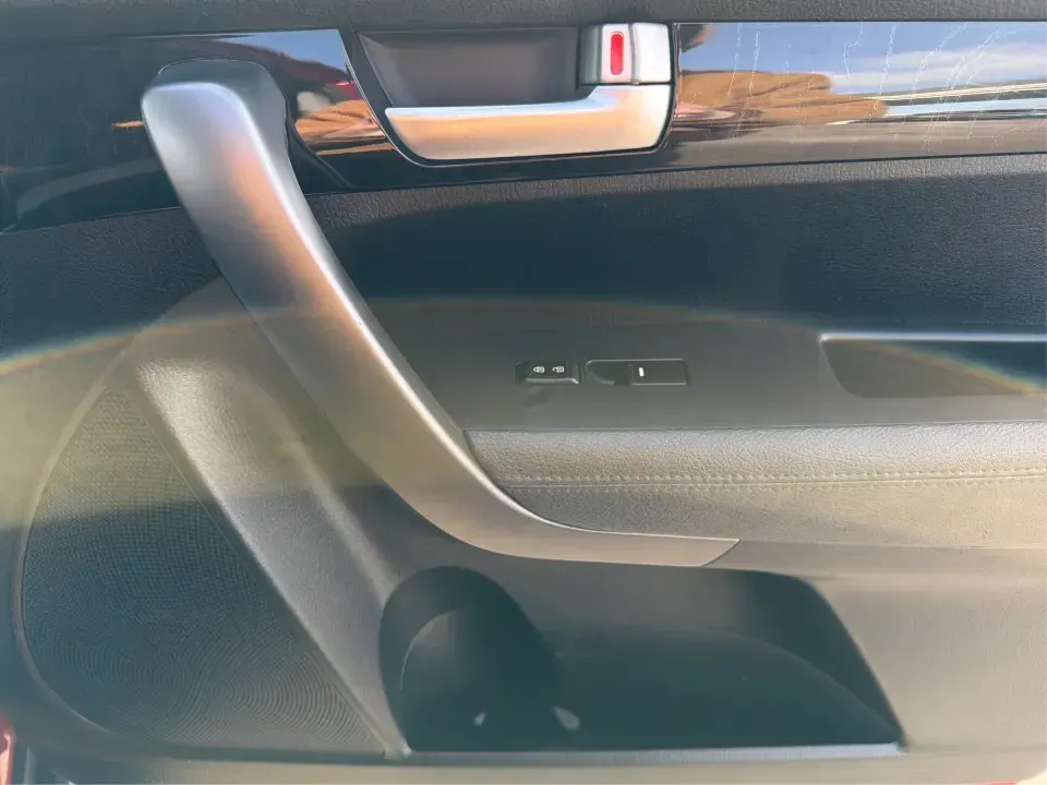 2015 Kia Sorento LX (5XYKT4A61FG) with an 2.4L I-4 gasoline direct injection engine, 6-Speed Automatic transmission, located at 401 Woodman Dr, Riverside, OH, 45431, (937) 908-9800, 39.760899, -84.123421 - **Experience Adventure with the 2015 Kia Sorento at Advantage Car and Credit - Riverside!**<br /> <br /> Are you ready to elevate your family's weekend getaways or daily commutes? Look no further than this stunning 2015 Kia Sorento LX, available at Advantage Car and Credit in Riverside, OH. This ver - Photo#18