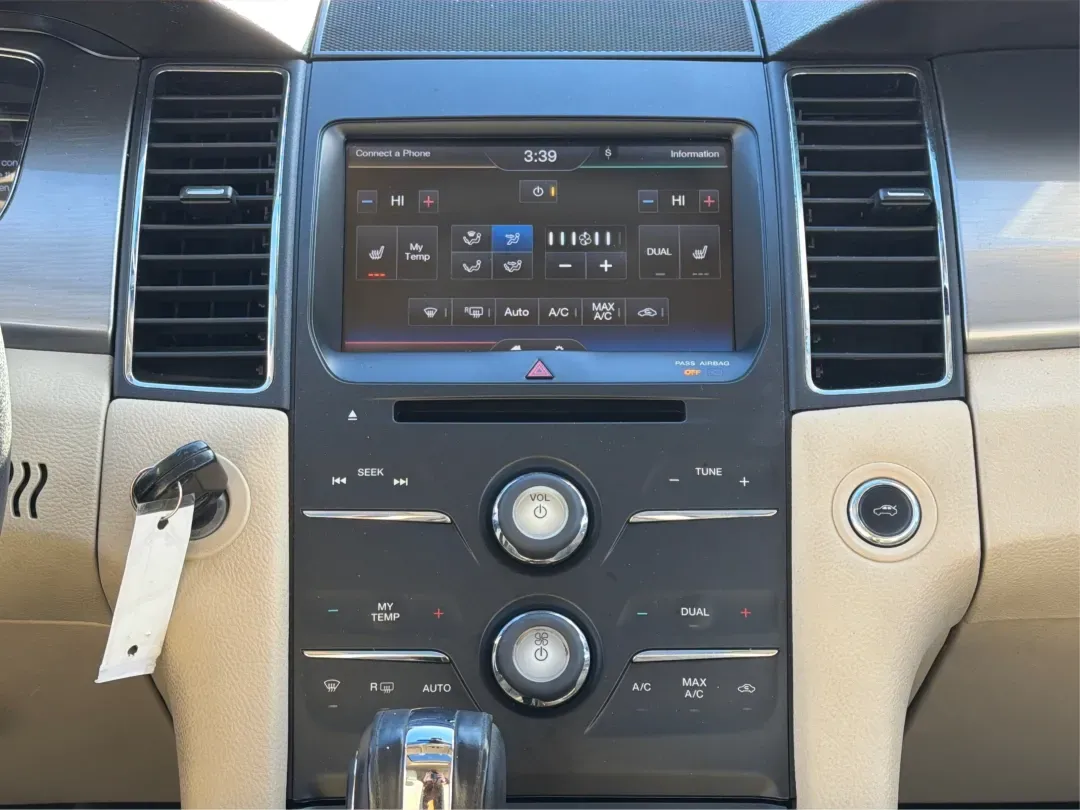 2014 Ford Taurus SEL (1FAHP2E85EG) with an EcoBoost 2L I-4 gasoline direct injection engine, located at 1230 East Main St, Xenia, OH, 45385, (937) 908-9800, 39.688026, -83.910172 - 2014 Ford Taurus SEL - Photo#13