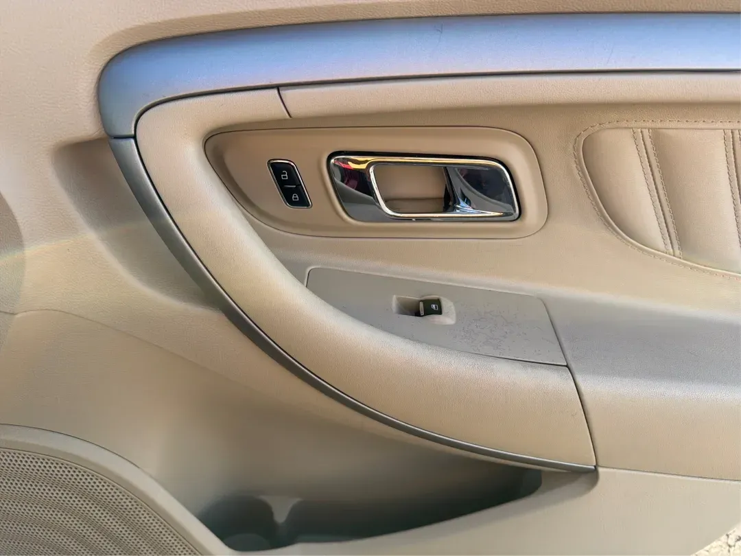 2014 Ford Taurus SEL (1FAHP2E85EG) with an EcoBoost 2L I-4 gasoline direct injection engine, located at 1230 East Main St, Xenia, OH, 45385, (937) 908-9800, 39.688026, -83.910172 - 2014 Ford Taurus SEL - Photo#20