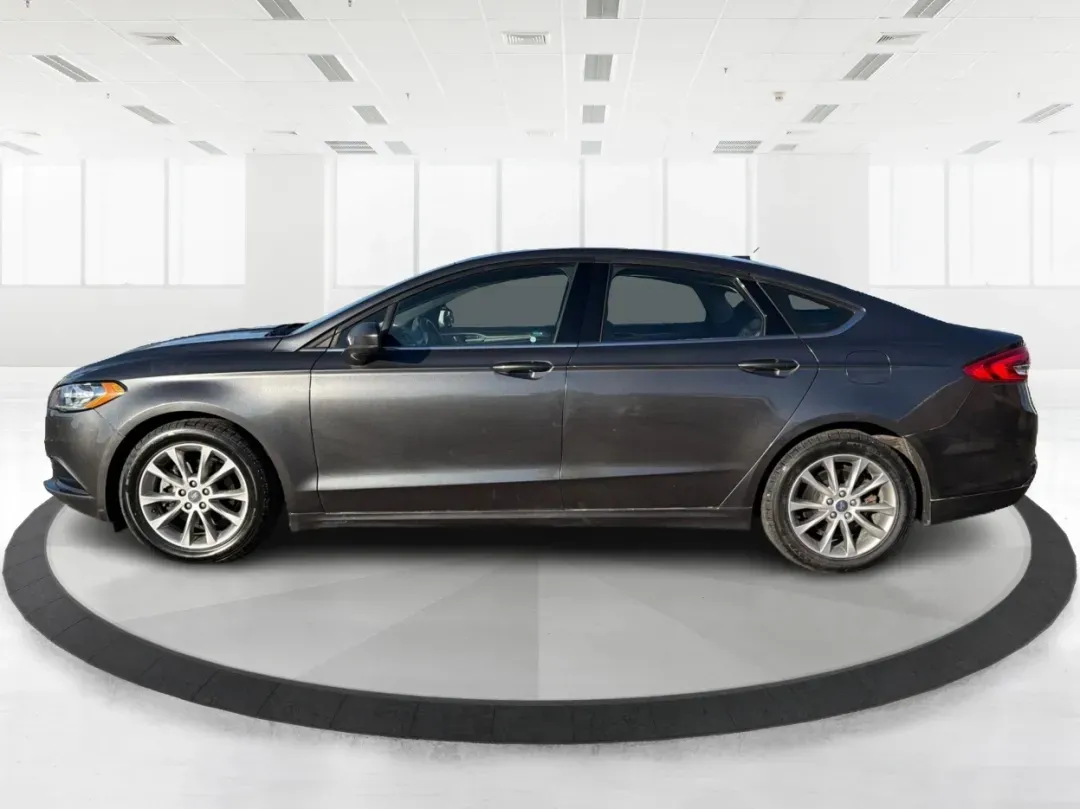 2017 Ford Fusion SE (3FA6P0H78HR) with an 2.5L L4 DOHC 16V engine, 6A transmission, located at 880 E. National Road, Vandalia, OH, 45377, (937) 908-9800, 39.891918, -84.183594 - **Discover Your Next Adventure with the 2017 Ford Fusion SE at Advantage Car and Credit - Troy!**<br /> <br /> Are you ready to elevate your daily commute or embark on weekend getaways with confidence? The 2017 Ford Fusion SE, available now at Advantage Car and Credit in Troy, OH, is designed for th - Photo#5
