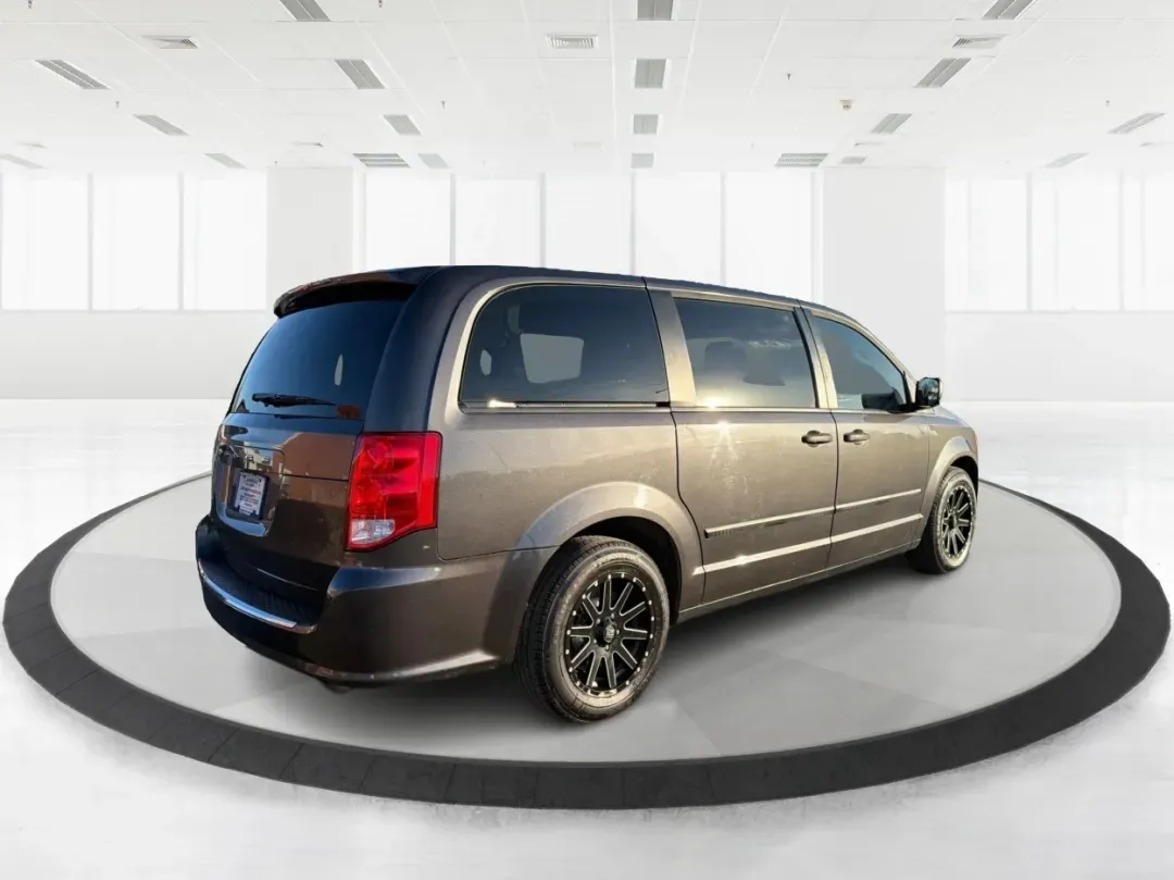 2016 Dodge Grand Caravan American Value Pkg (2C4RDGBG7GR) with an Pentastar 3.6L V-6 DOHC engine, located at 4508 South Dixie Dr, Moraine, OH, 45439, (937) 908-9800, 39.689976, -84.218452 - **Discover the Freedom of Family Adventures with the 2016 Dodge Grand Caravan at Advantage Car and Credit - Moraine!**<br /> <br /> Are you ready to transform your family outings into unforgettable adventures? The 2016 Dodge Grand Caravan is the perfect companion for busy parents, spacious enough to - Photo#2