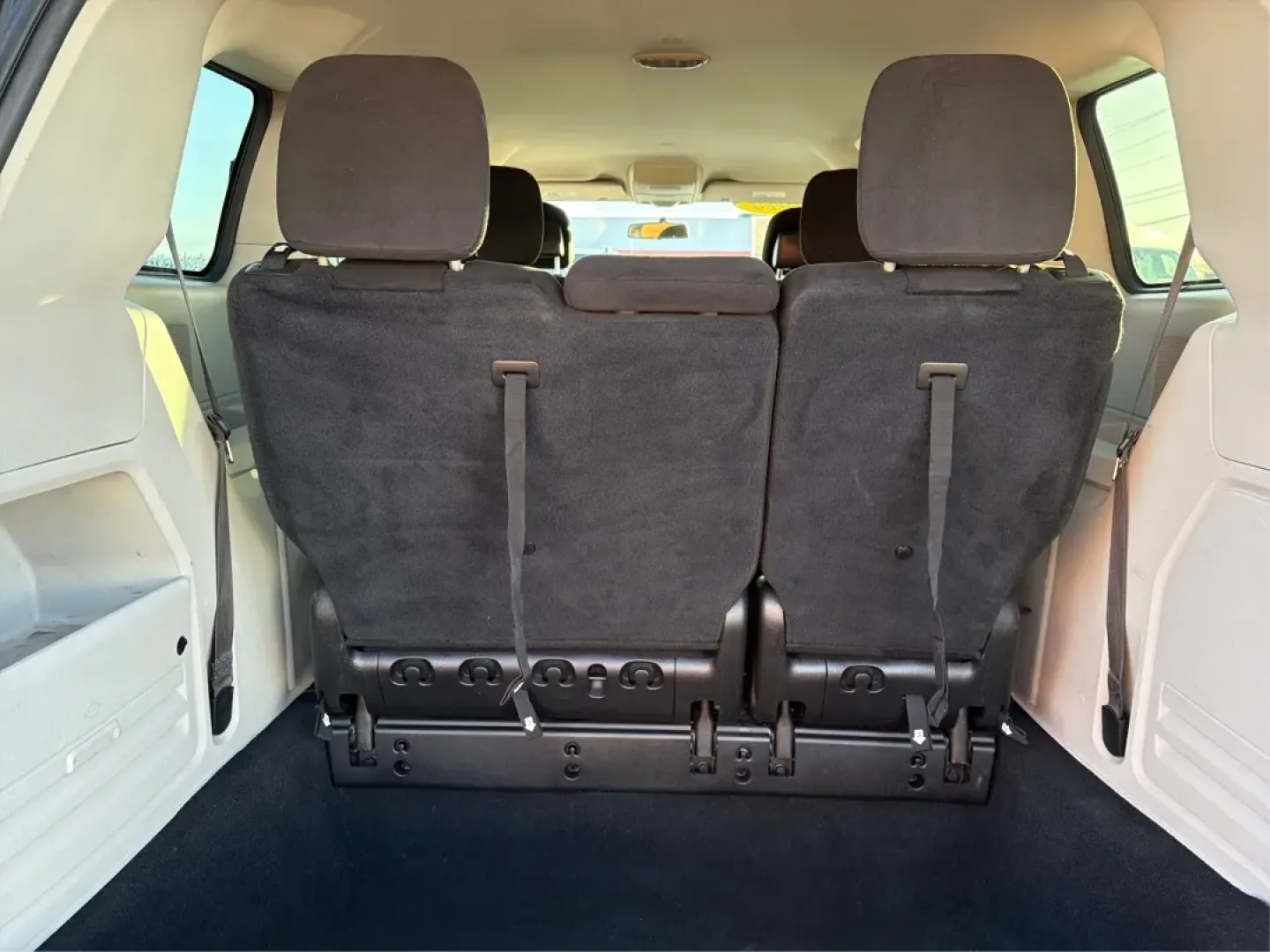 2016 Dodge Grand Caravan American Value Pkg (2C4RDGBG7GR) with an Pentastar 3.6L V-6 DOHC engine, 6A transmission, located at 4508 South Dixie Dr, Moraine, OH, 45439, (937) 908-9800, 39.689976, -84.218452 - **Discover the Freedom of Family Adventures with the 2016 Dodge Grand Caravan at Advantage Car and Credit - Moraine!**<br /> <br /> Are you ready to transform your family outings into unforgettable adventures? The 2016 Dodge Grand Caravan is the perfect companion for busy parents, spacious enough to - Photo#12