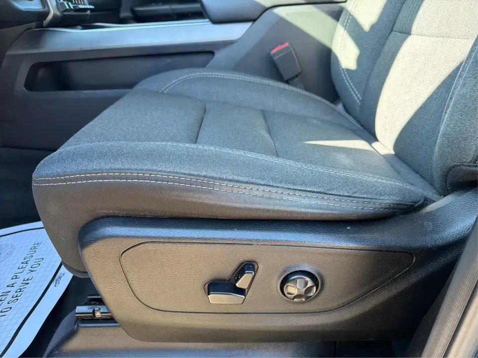 2019 Ram 1500 Big Horn/Lone Star Crew Cab 4x4 5'7 Box (1C6SRFFT2KN) with an 5.7L V8 OHV 16V engine, 8A transmission, located at 1951 S Dayton Lakeview Rd., New Carlisle, OH, 45344, (937) 908-9800, 39.890999, -84.050255 - **Experience the Ultimate Adventure with the 2019 Ram 1500 Big Horn/Lone Star Crew Cab 4x4!**<br /> <br /> If you're searching for a truck that seamlessly blends rugged capability with everyday practicality, look no further than the 2019 Ram 1500 Big Horn/Lone Star Crew Cab 4x4, available now at Adv - Photo#17