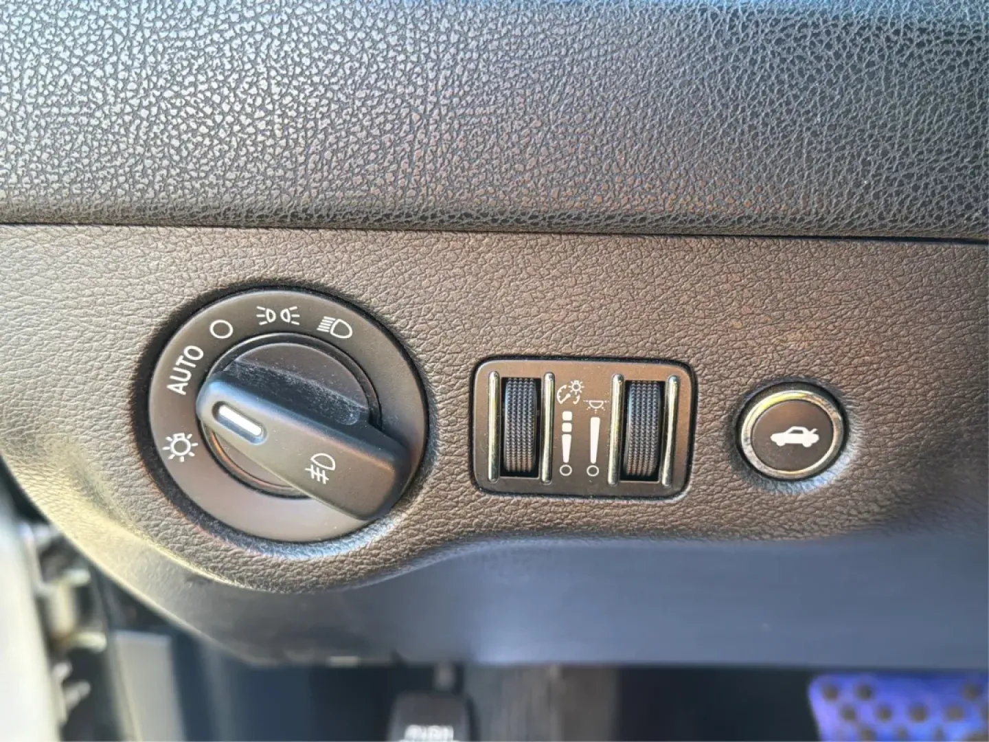 2012 Chrysler 300 Limited (2C3CCACG1CH) with an 3.6L V-6 DOHC engine, located at 8750 N County Rd 25A, Piqua, OH, 45356, (937) 908-9800, 40.164391, -84.232513 - **Elevate Your Driving Experience with the 2012 Chrysler 300 Limited!**<br /> <br /> Are you ready to redefine your daily commute or weekend adventures? The 2012 Chrysler 300 Limited is not just a vehicle; it's an experience that combines style, comfort, and advanced technology. Perfect for budget-c - Photo#17