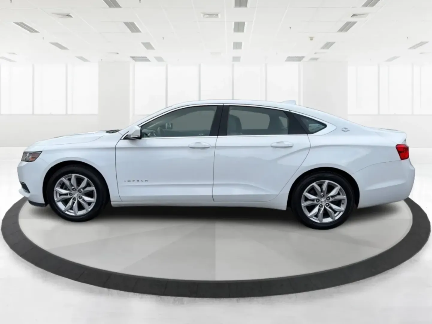 2016 Chevrolet Impala 2LT (2G1115S34G9) with an 3.6L V-6 gasoline direct injection engine, located at 1184 Kauffman Ave, Fairborn, OH, 45324, (937) 908-9800, 39.807072, -84.030914 - **Elevate Your Daily Drive with the 2016 Chevrolet Impala 2LT at Advantage Car and Credit - Fairborn!**<br /> <br /> Are you in search of a sedan that not only meets your daily commuting needs but also enhances your lifestyle? Look no further than this stunning 2016 Chevrolet Impala 2LT, available a - Photo#5