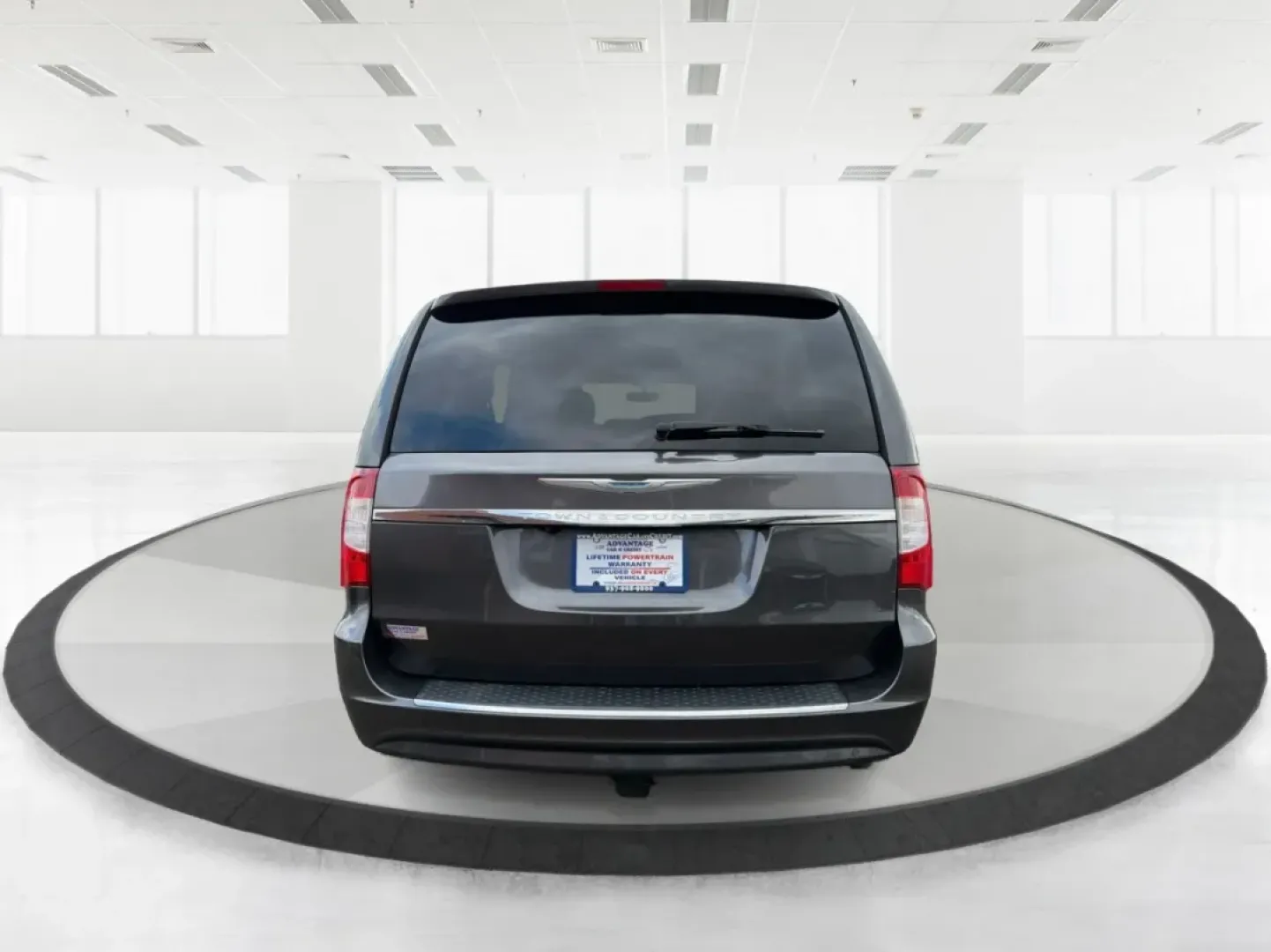 2016 Chrysler Town and Country Touring-L Anniversary Edition (2C4RC1CG8GR) with an Pentastar 3.6L V-6 DOHC engine, 6A transmission, located at 401 Woodman Dr, Riverside, OH, 45431, (937) 908-9800, 39.760899, -84.123421 - Experience the ultimate in family-friendly transportation with the 2016 Chrysler Town and Country, available now at Advantage Car and Credit in Riverside, OH! This exceptional passenger van is perfect for those seeking both versatility and comfort, making it an ideal choice for growing families, w - Photo#3